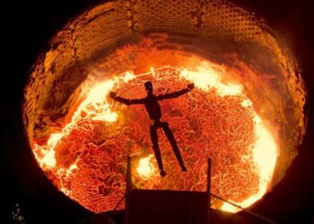 Horde of Obsolete Humanoid Robots Made to Hurl Themselves Into Vat of Liquid Steel for Total Obliteration