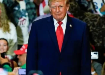 MAGA fan rushes back to Trump rally in hospital gown after having a seizure