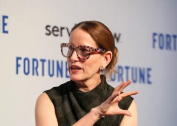 Inside ServiceNow’s AIQ data, the widest gap between AI leaders and laggards is training for humans
