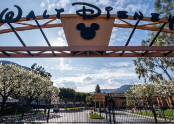 Disney cuts 300 workers, offers executives early retirement