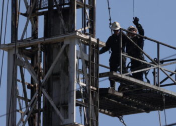L.A. considers the rare closure of an active oil site in Jefferson Park