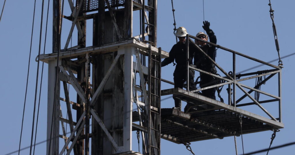 L.A. considers the rare closure of an active oil site in Jefferson Park