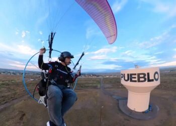 Meet the air traffic controller who flies to work via powered paragliding and has to call the control tower to let his colleagues know he’s coming