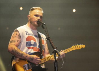 Zach Bryan spotlights call for ‘Free Palestine’ during show at Robert Kraft’s Gillette Stadium