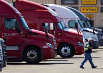 Trucking bankruptcies mount as Trump’s war forces drivers to take dire measures: report