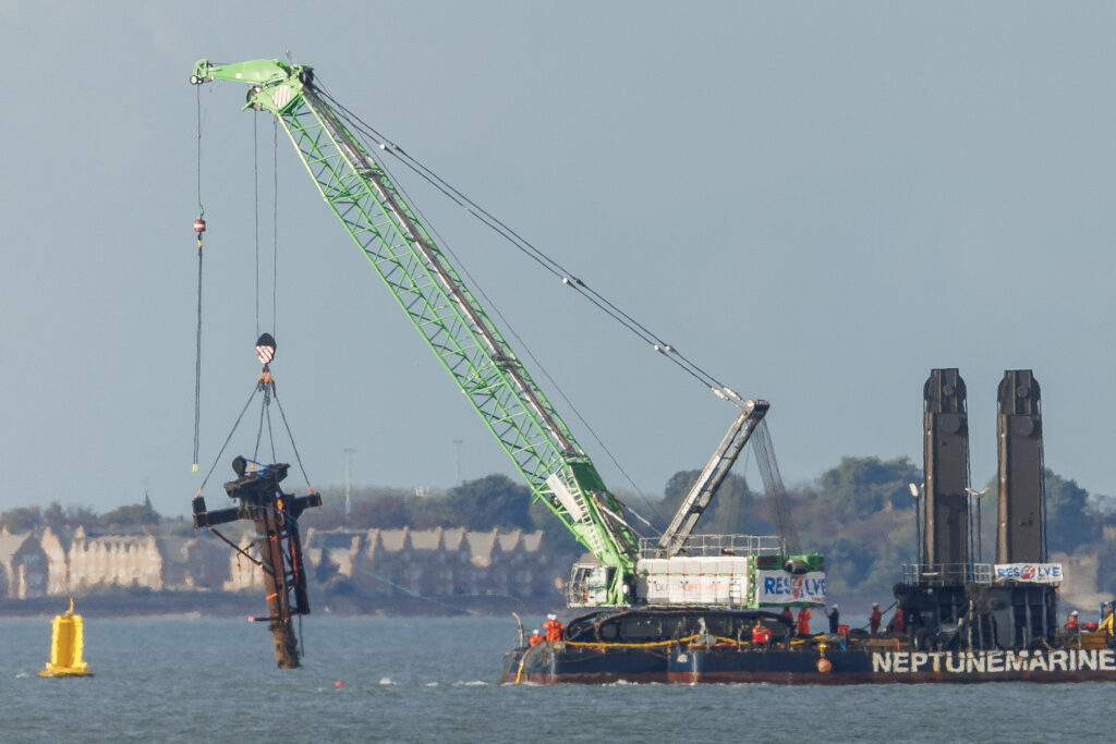 U.S. shipwreck, laden with World War II munitions, is a time bomb near London