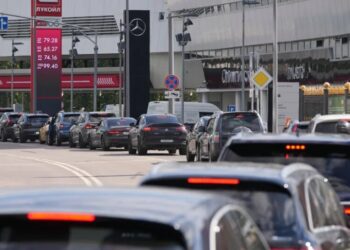 Russians Snap Up Chinese E.V.s as Ukrainian Attacks Make Fuel Scarce
