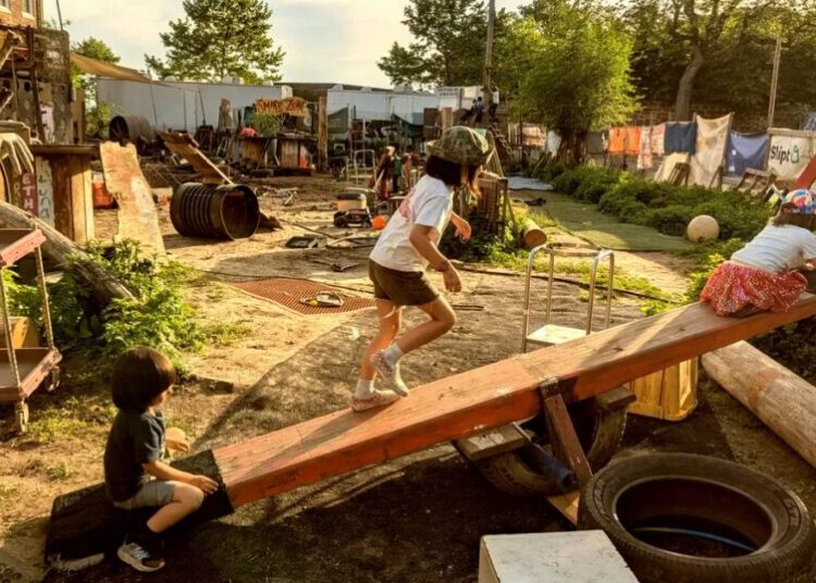 Parents Are Sending Their Kids to a Playground Where They’re Given Saws and Hammers to Ward Off Brainrot