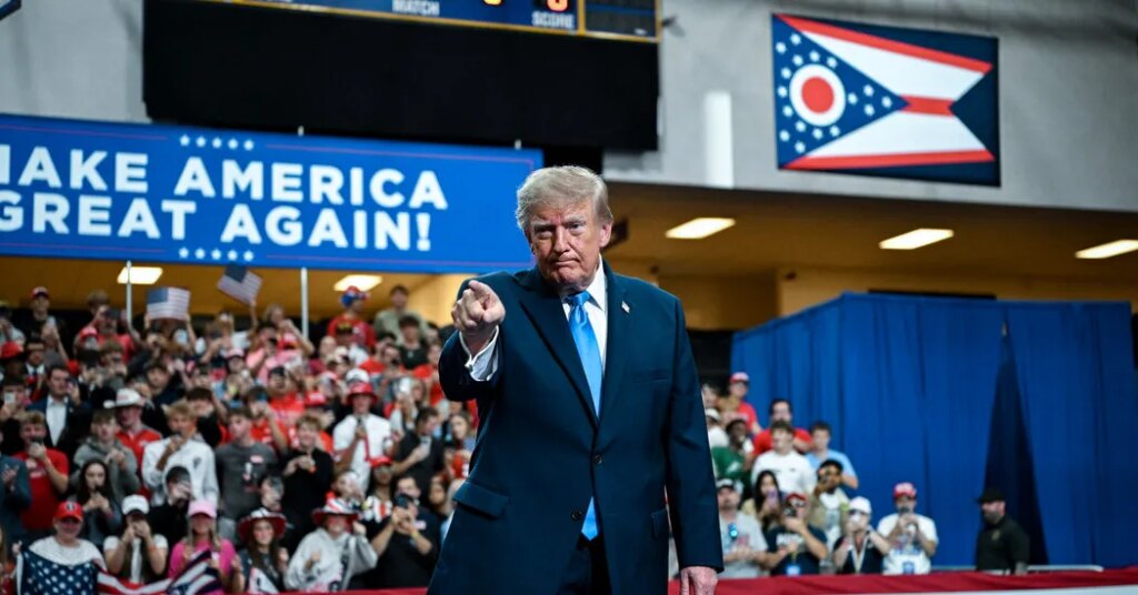 At Trump’s Rallies, a Familiar Mix of Rituals and a Plea to ‘Please Pretend’