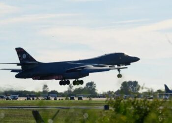 U.S. Rushes to Withdraw Bombers From U.K. Air Base After New Threats