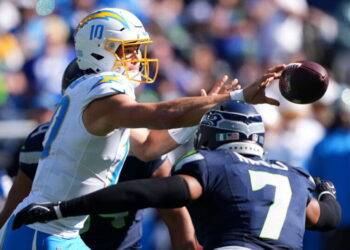 Chargers spiral to 0-4 as chaotic offense and turnovers doom comeback bid
