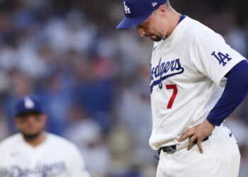 Dodgers waste chance to seize control of NLDS, fall to Braves in Game 2