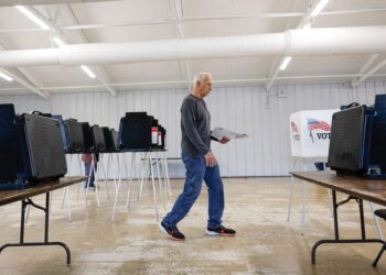 Four ways the midterm elections could go, one month away