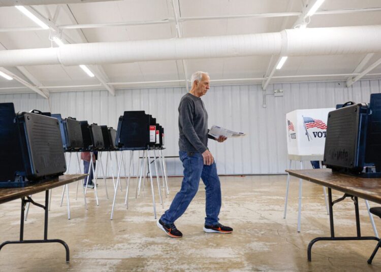 Four ways the midterm elections could go, one month away