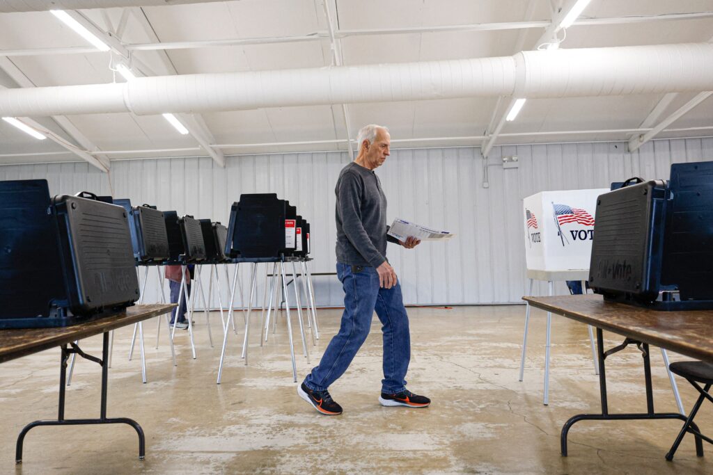 Four ways the midterm elections could go, one month away