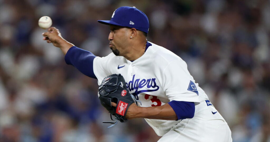 Dodgers should stop overthinking and use Edwin Díaz as their closer