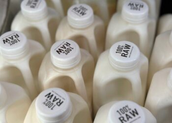 Pediatricians renew their call for a ban on raw milk