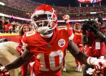 ‘Hm.’ Tyreek Hill and Chiefs seem mutually intrigued by possible reunion after Tyquan Thornton injury