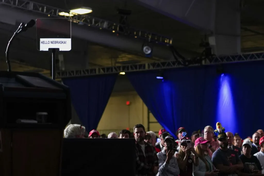 Singing MAGA pundit uncorks bizarre claim about ‘world wizard’ Trump at Nebraska rally
