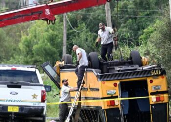 2 People, Including High School Student, Killed in Florida Bus Crash
