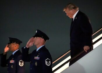 White House blocks Politico from Air Force One trip, cannot secure replacement