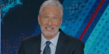 Jon Stewart Draws Big Reaction From ‘Daily Show’ Crowd With Resurfaced Epstein Files Photo of Stephen Hawking
