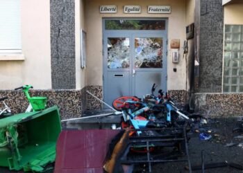 Strikes, Barricades and Fiscal Turmoil: An Autumn of Discontent Grips France