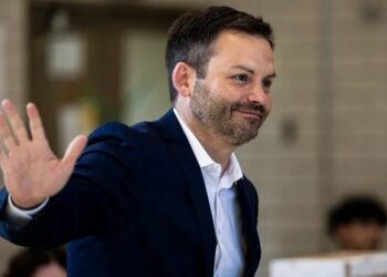 Parti Québécois Returns to Power, Reviving Quebec Sovereignty Push