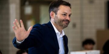 Parti Québécois Returns to Power, Reviving Quebec Sovereignty Push