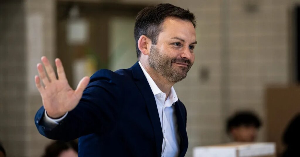 Parti Québécois Returns to Power, Reviving Quebec Sovereignty Push