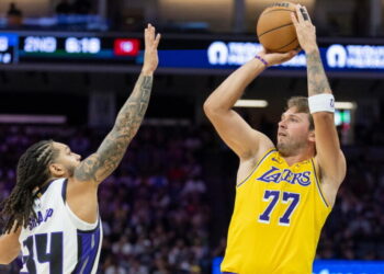 Luka Doncic scores 21 as Lakers unveil new defense in preseason win over Kings