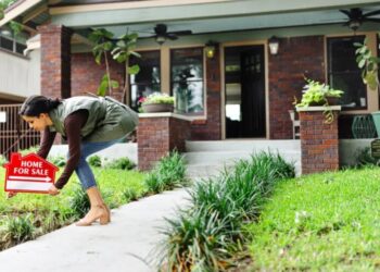 Redfin signals a shift in power to buyers as a record share of sellers cut prices for this time of year—but 7% mortgage rates are a problem