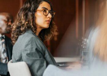 Women top lawyers now out-earn men by 16% at America’s biggest companies—even as their share of the job slips
