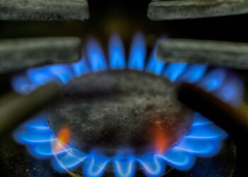 Restaurant workers face hidden dangers from gas stoves, including pollution and extreme heat