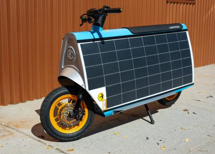 A First Ride With Lightfoot, a Solar-Powered Scooter