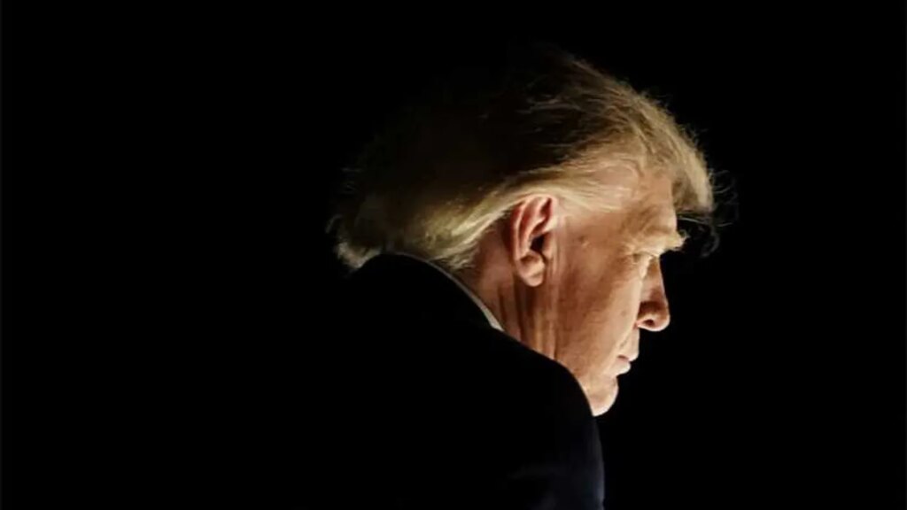 Trump’s ‘mind-bogglingly stupid’ attack on MAGA senator trashed by panicking GOP advisor