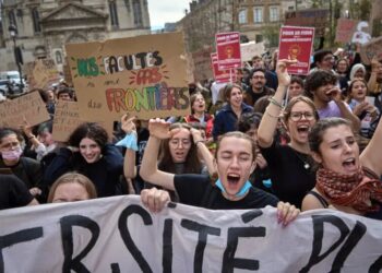 People of All Ages Join French Student Protests, as Movement Broadens