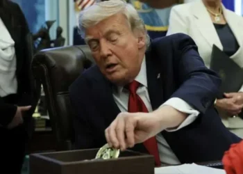‘Exclusive dinner’ offer pumped Trump meme coin as top insider prepares to cash out