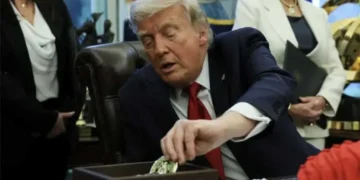 ‘Exclusive dinner’ offer pumped Trump meme coin as top insider prepares to cash out