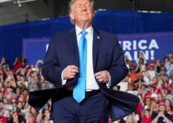 Fashion guru exposes damning detail in Trump’s ‘cheap’ rally suit: ‘I wonder why’