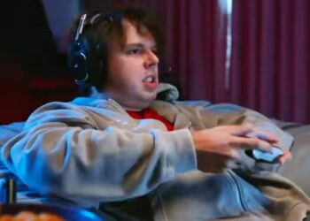 Arkansas campaign ad sparks conservative backlash for portraying lazy welfare recipient as white