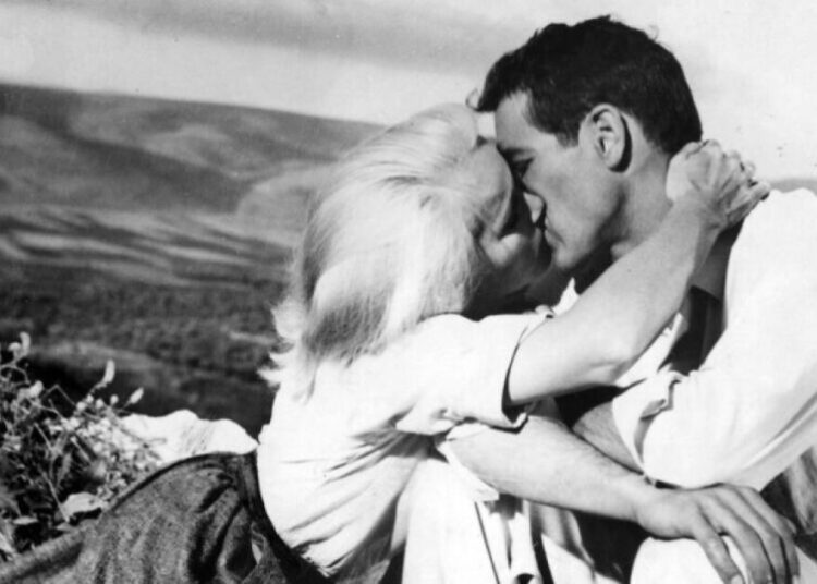 Eva Marie Saint, Oscar-winning star of ‘On the Waterfront’ and ‘North by Northwest,’ dies at 102