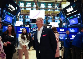 Stocks hit record high even as consumers feel dreary