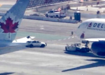 Delta and Air Canada planes collide on taxiway at Los Angeles International Airport