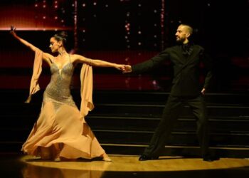 ‘DWTS’ Week 4: Maura Higgins’ ‘Exquisite’ Waltz Earns Top Score on Mariah Carey Night