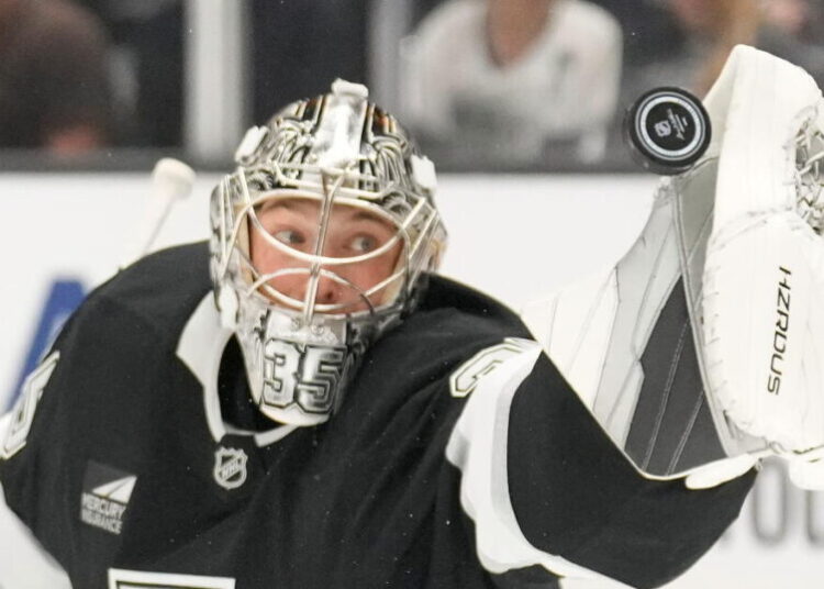 Kings give up late goal to Panthers, lose their home opener to remain winless