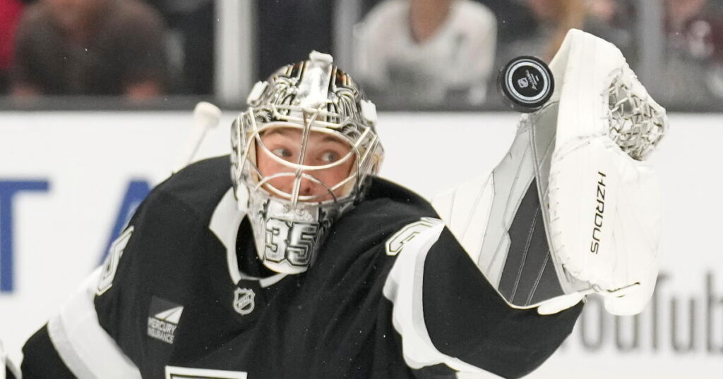 Kings give up late goal to Panthers, lose their home opener to remain winless