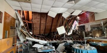 After a Storm, Rotting Food and a Foul Stench Haunt a Honolulu Restaurant