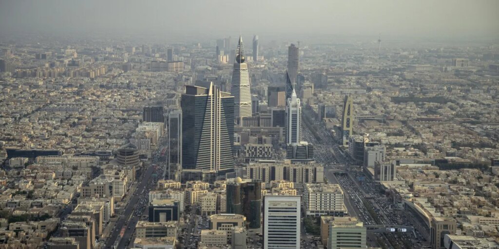 Saudi’s economic transformation collides with war and falling FDI