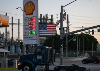 Los Angeles truckers agonize over $8 diesel prices